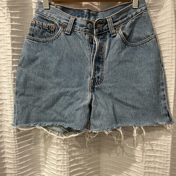 Vintage Levi’s Denim Shorts - Picture 2 of 5